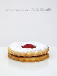 Biscuit à la confiture de framboise