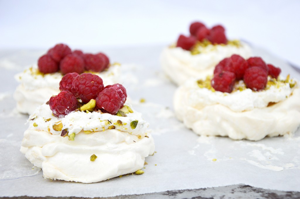 Mini pavlova framboise - pistache - vanille