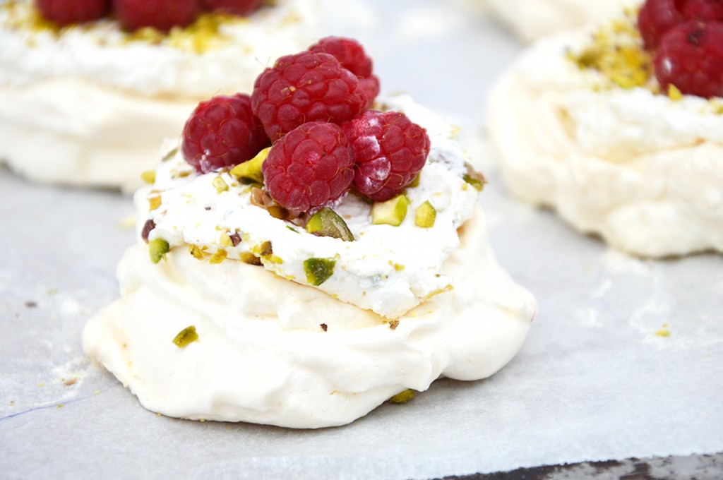 Minis pavlovas framboise - pistache - vanille