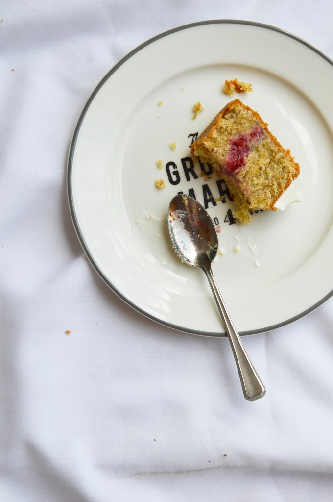 Part de cake vanille et coeur de framboise