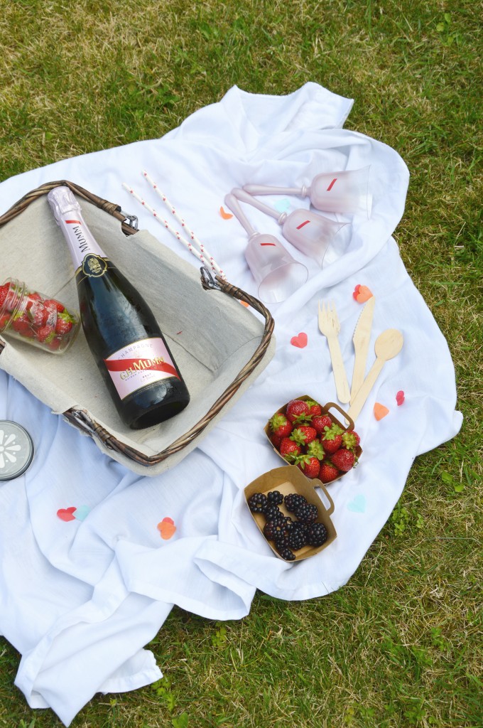 Mini Pavlova citron et confiture fraise - mure - champagne rosé G.H. Mumm / Rosétime