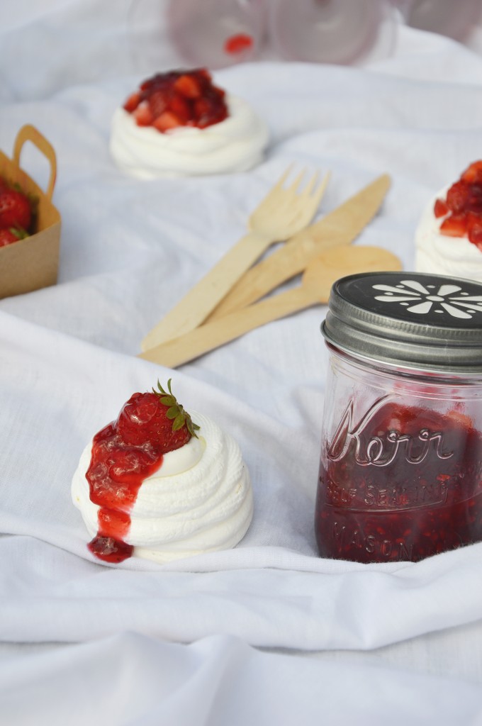 Mini Pavlova citron et confiture fraise - mure - champagne rosé G.H. Mumm