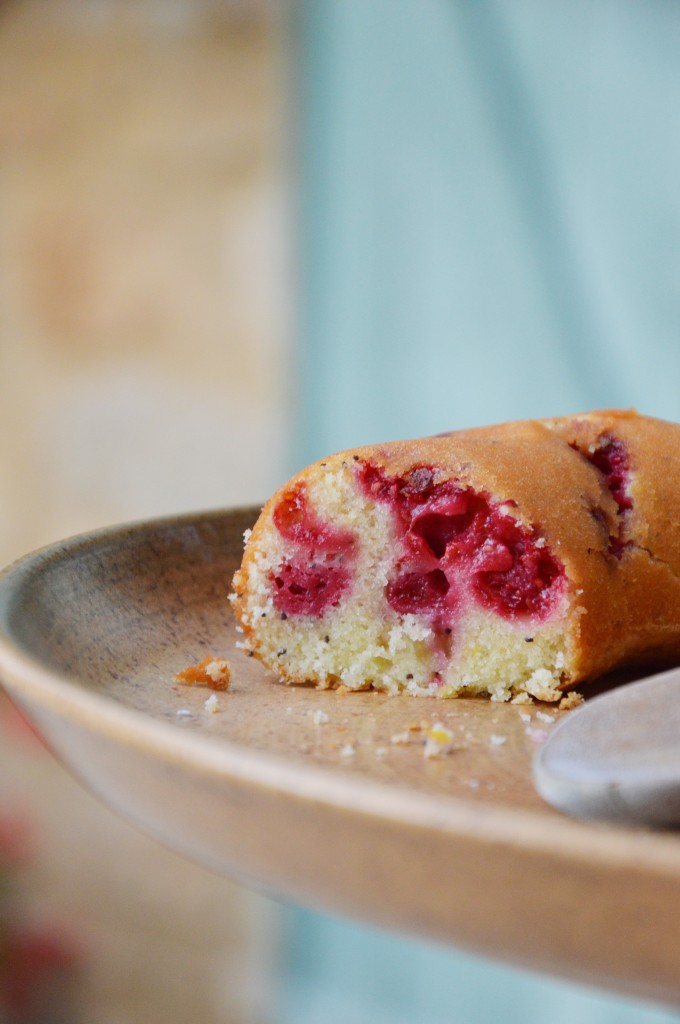 Cake citron, framboise, graines de pavot bleu - Plus une miette dans l'assiette