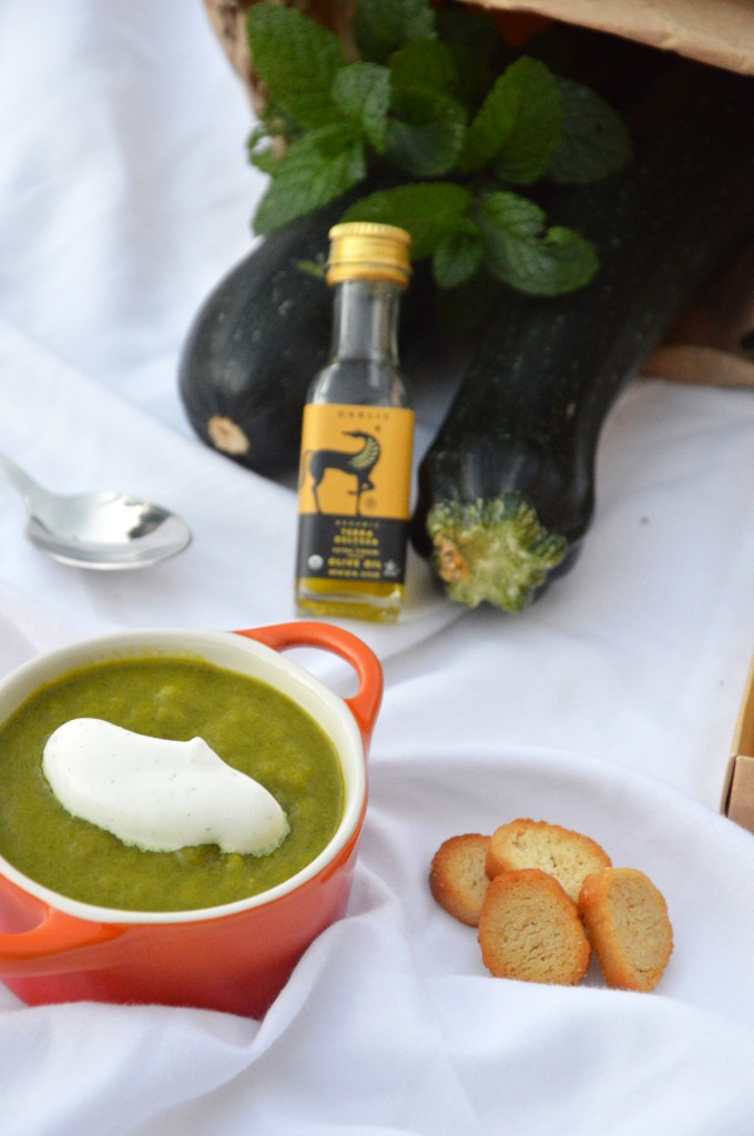 Soupe froide de courgettes - chantilly à la menthe