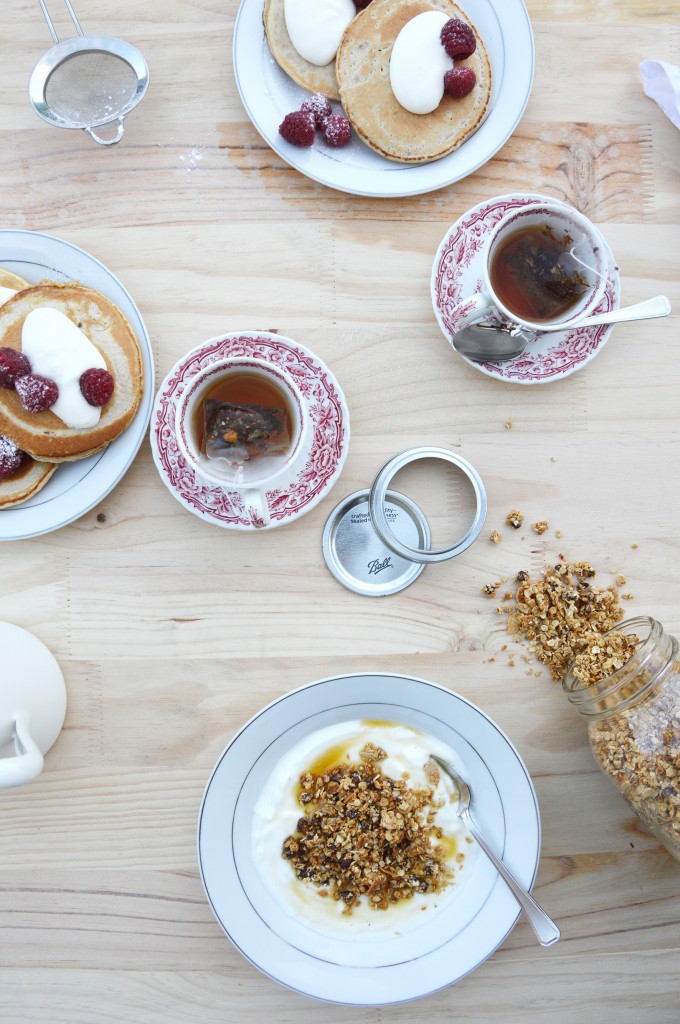 Pancakes à la farine d'avoine et granola maison - Plus une miette dans l'assiette