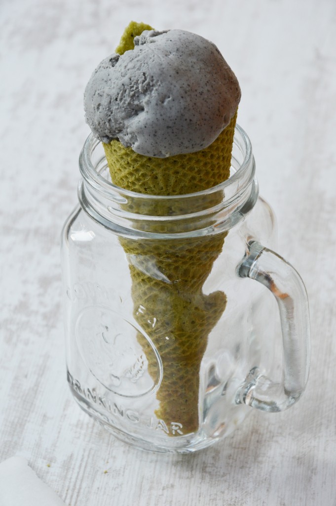 Glace mascarpone - sésame noir / Cornets au thé matcha - Plus une miette dans l'assiette