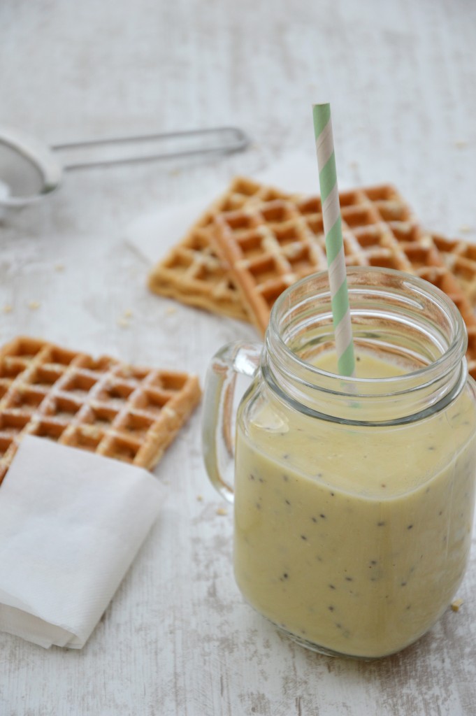 Smoothie banane-pomme-kiwi et gaufre sans beurre à l'avoine - Plus une miette