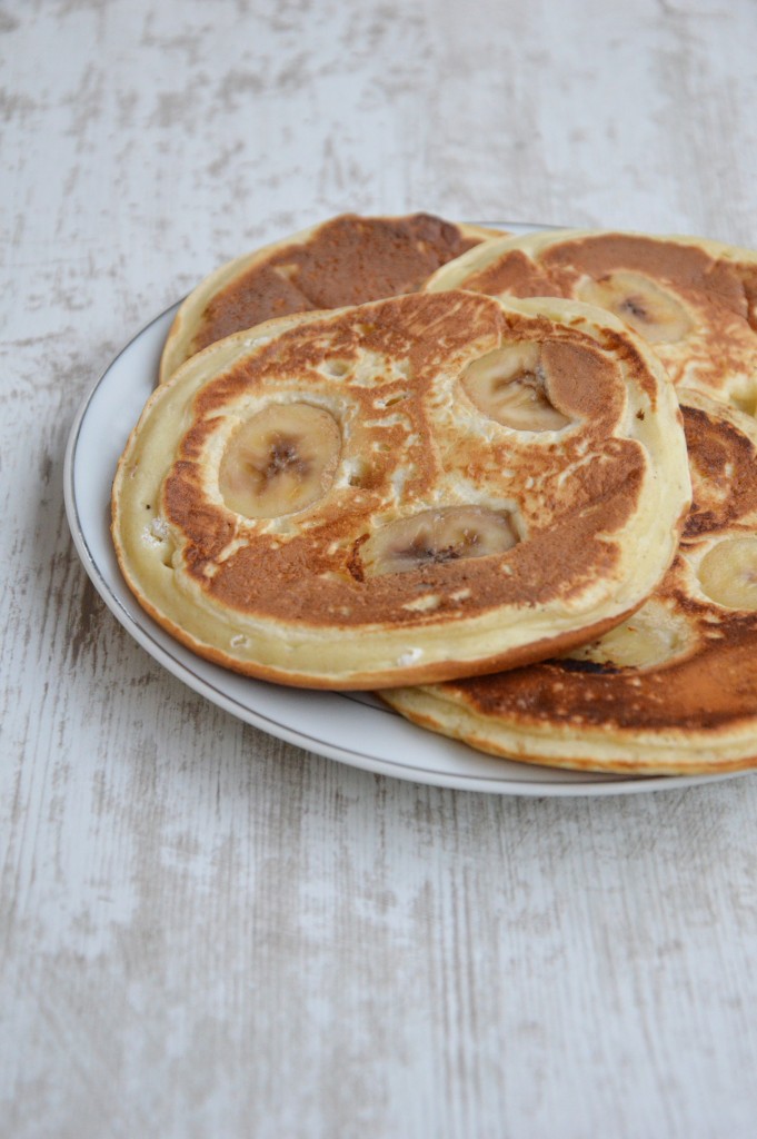 Brunch coloré - pancakes banane tonka - Plus une miette