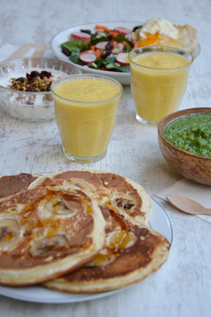 Brunch coloré - pancakes banane tonka / Plus une miette dans l'assiette