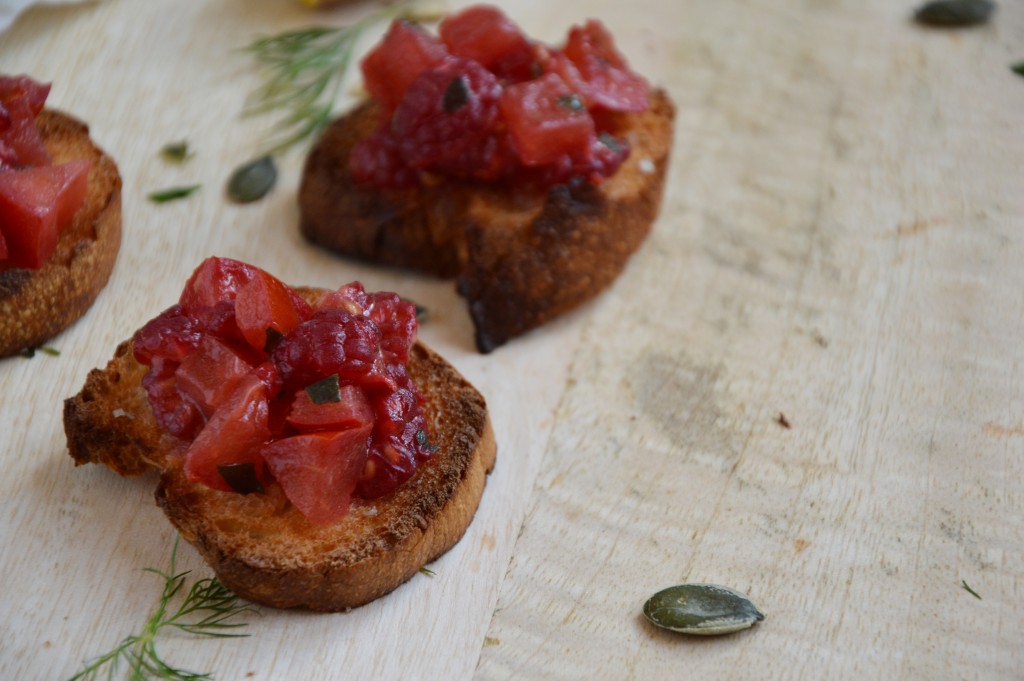 Crostini tomate - framboise - Plus une miette dans l'assiette