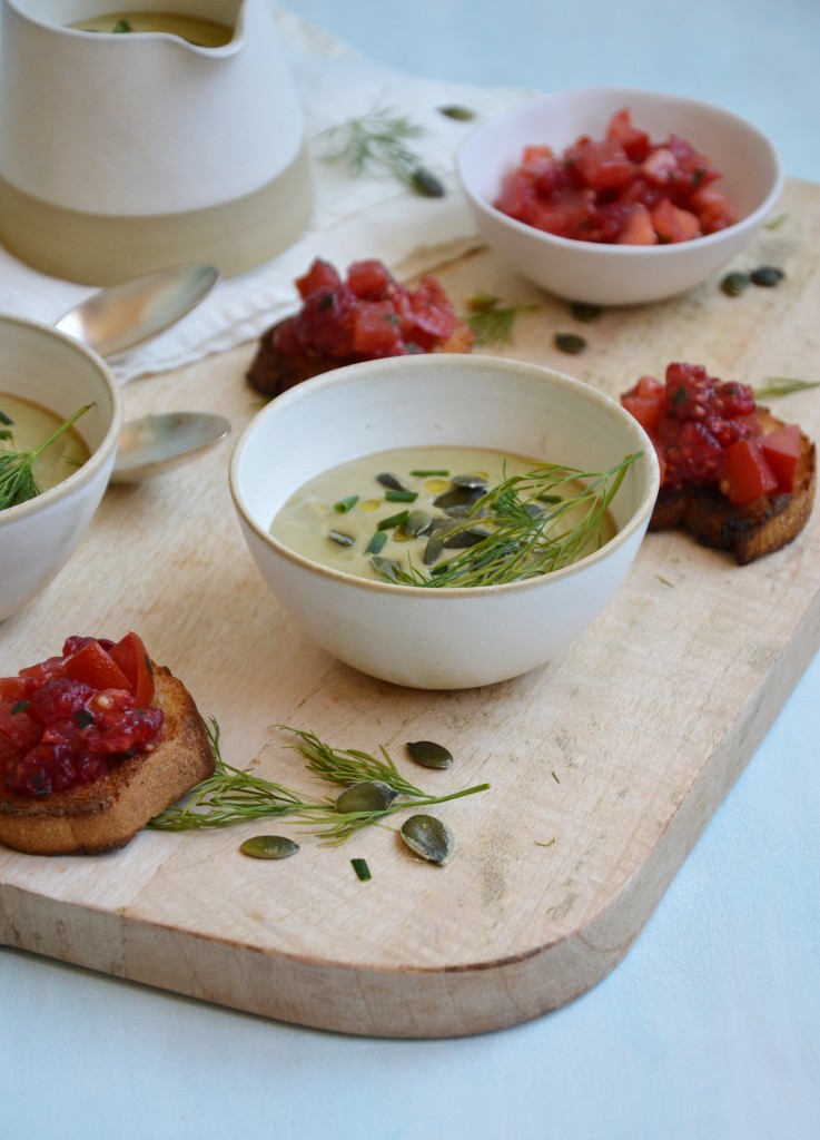 Soupe avocat et crostini tomate-framboise - Plus une miette dans l'assiette