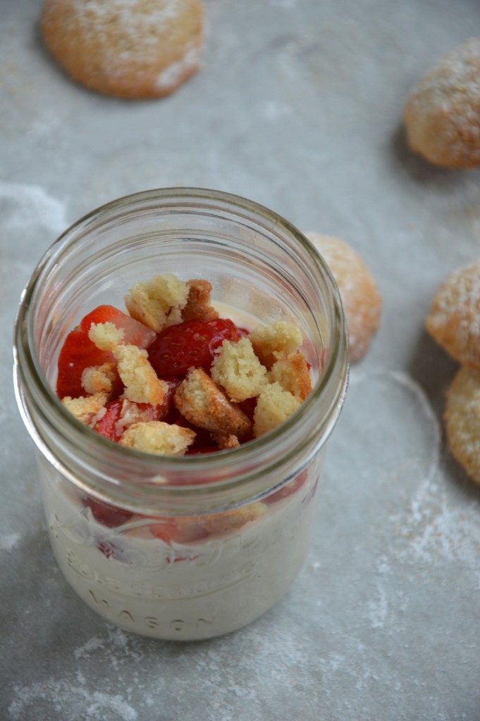 Panna cotta vanille, fraise, amaretti - Plus une miette