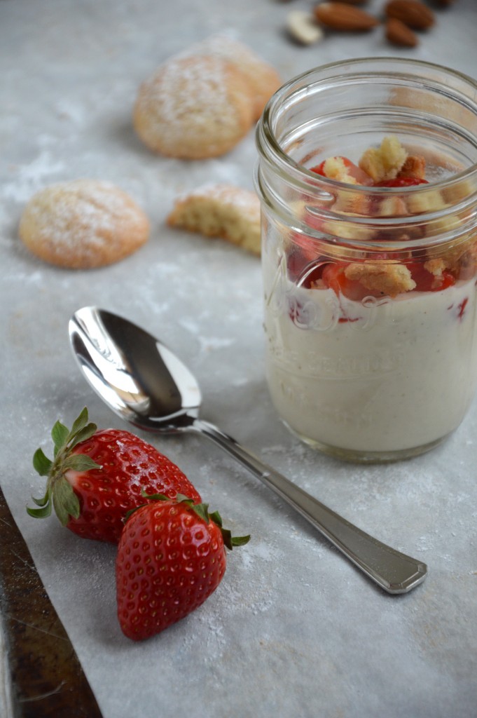 Panna cotta vanille, raise, amaretti - Plus une miette dans l'assiette