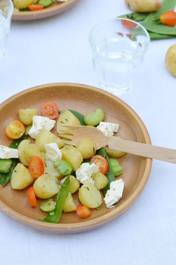 Salade pomme de terre Délicatesse, pois gourmands, fèves, tomates cerise et burrata - Plus une miette dans l'assiette