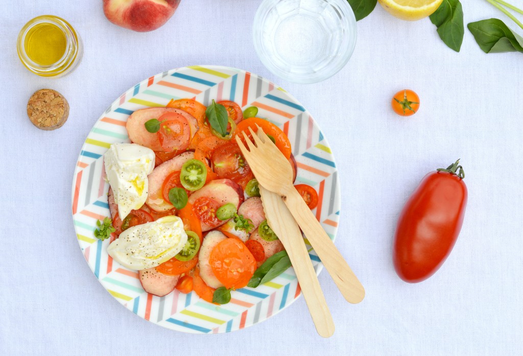 Salade pêche - tomate - burrata - basilic - Plus une miette dans l'assiette