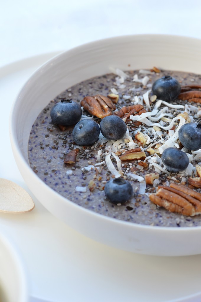 Gluten free brunch - Blueberry smoothie bowl - Plus une miette dans l'assiette