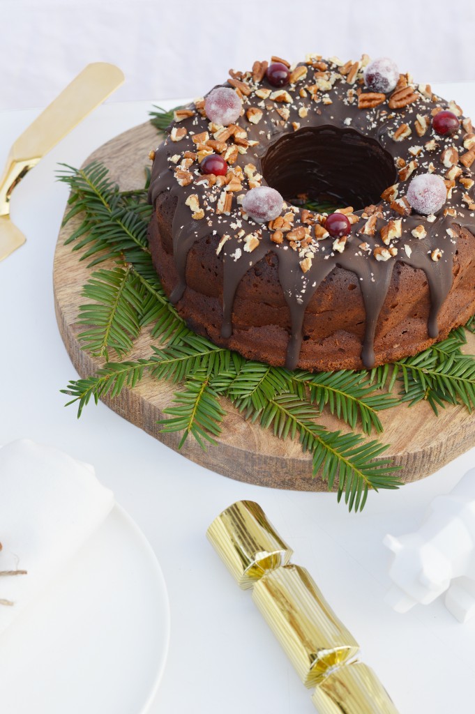 Bundt cake de noel chocolaté par Plus une miette