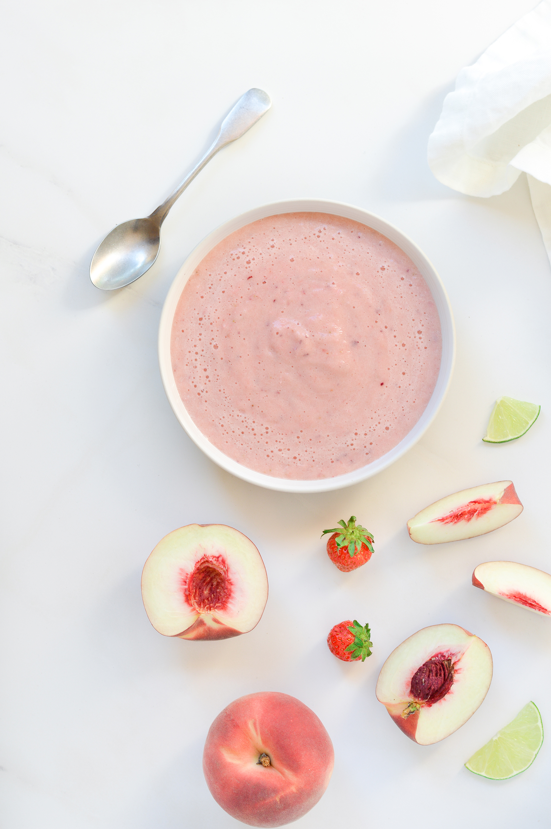 Smoothie bowl ananas - pêche - fraise - Plus une miette dans l'assiette