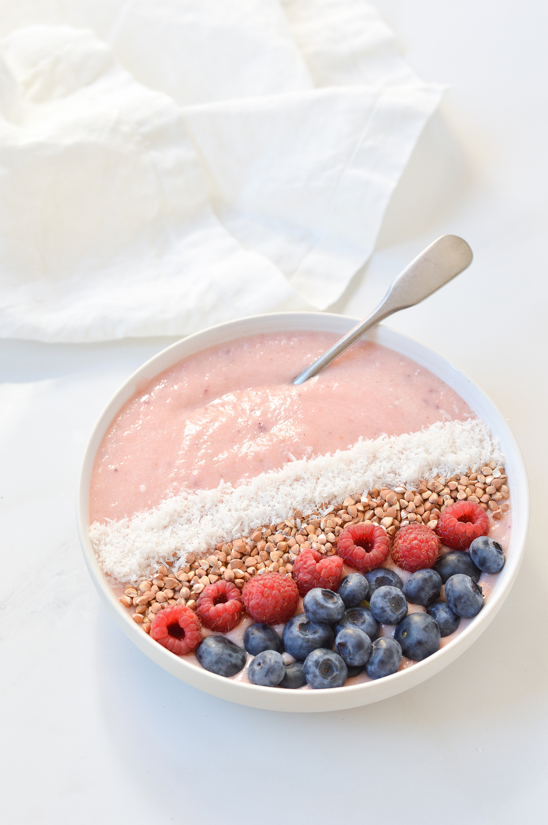 Plus une miette - Smoothie bowl ananas - pêche - fraise